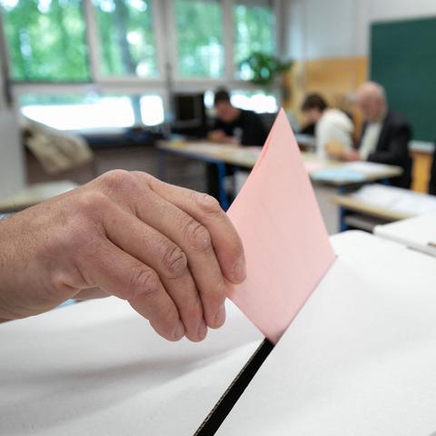 volilna skrinjica na hrvaškem volišču lokalne volitve 2025