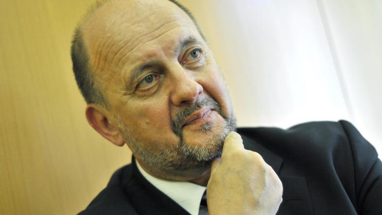 Predsednik SNS je v pogovoru med drugim komentiral namige, da naj bi bila sodela