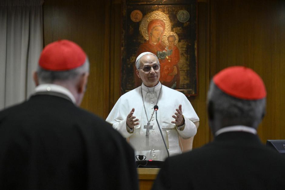 papež Leon XIV. na srečanju s kardinali | Avtor: Epa