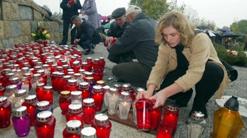 Svečke v spomin na žrtve povojnega nasilja