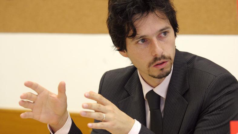 Jurija so po podatkih policije napadli okoli 18.45, interpelacijska parlamentarn