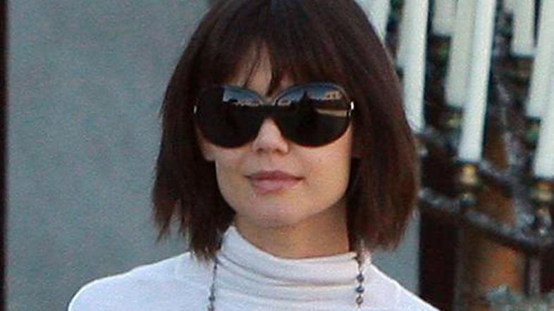 Katie Holmes se dogovarja za nastop na Broadwayu, vendar glede tega ostaja skriv