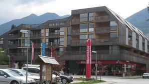 Družba Gradis skupina G je v trgovsko-stano-vanjskem objektu v Bohinjski Bistric