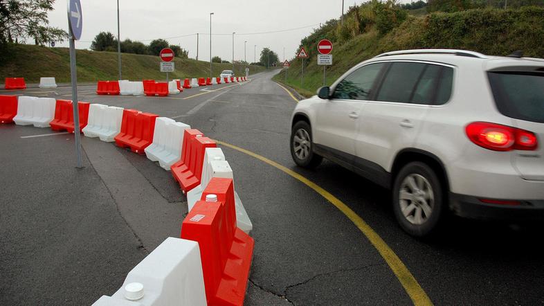 Zapora semedelskega nadvoza in spremenjen prometni režim ob konicah povzročata z