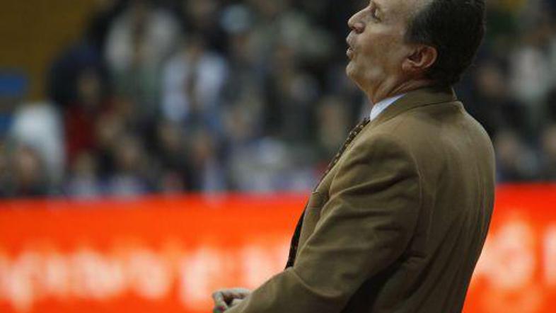 Zdaj že nekdanji selektor Španije Aito Garcia Reneses se vrača na klubsko sceno.