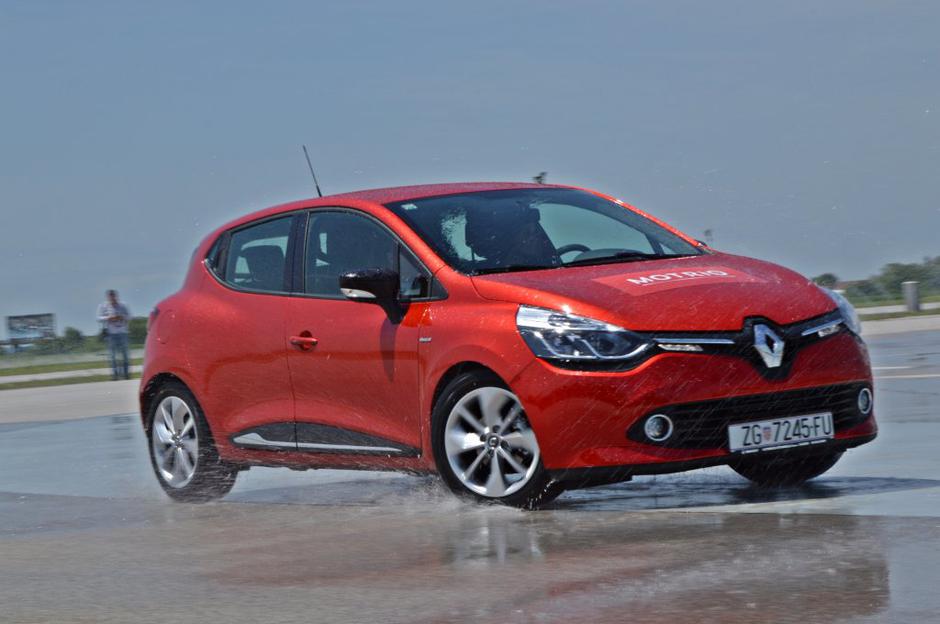 Motrio pnevmatike | Avtor: Andrej Leban