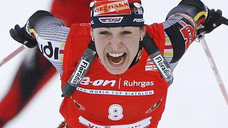 Magdalena Neuner je slavila kljub trem zgrešenim strelom. (Foto: Action Images)