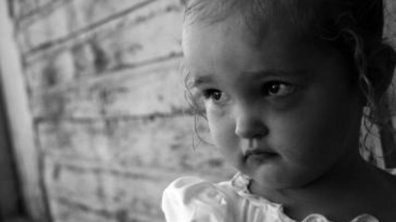 Jo prepoznate? Fizično zlorabo namreč.