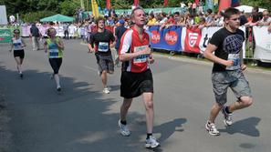 Če želite visokoresolucijsko fotografijo, nam pošljite elektronsko sporočilo na 