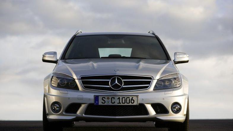 Mercedes C 63 AMG s 6,3-litrskim motorjem in 338 kW/460 KM.