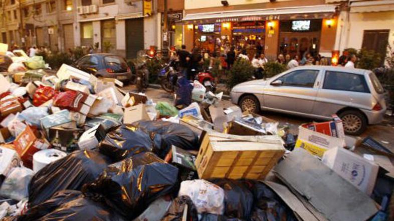 Palermo se utaplja v smeteh.