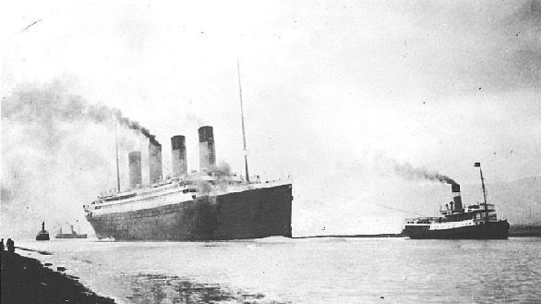 RMS_Titanic_sea_trials_April_2,_1912