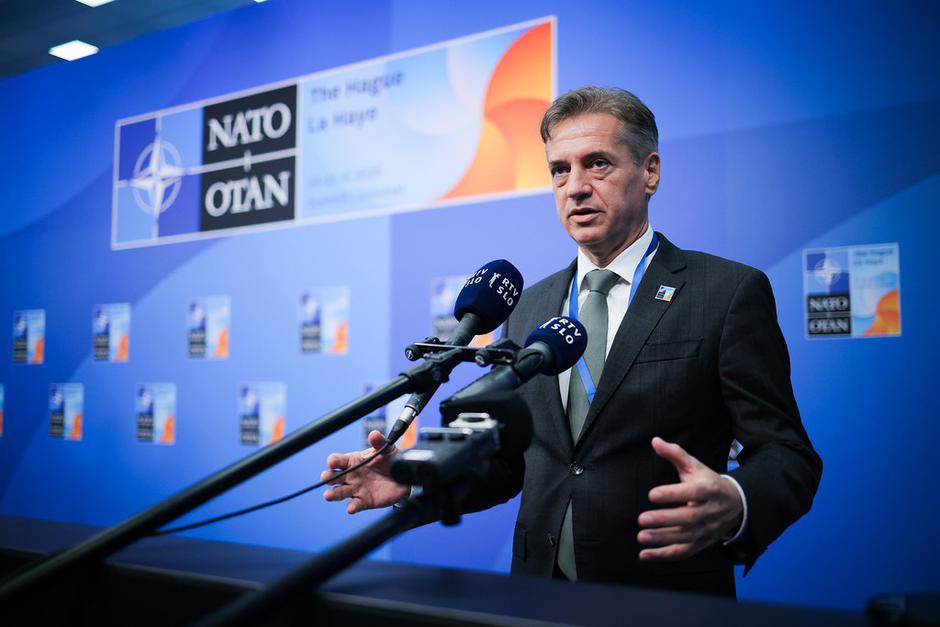 Robert Golob na vrhu Nata | Avtor: Flickr/Vlada RS