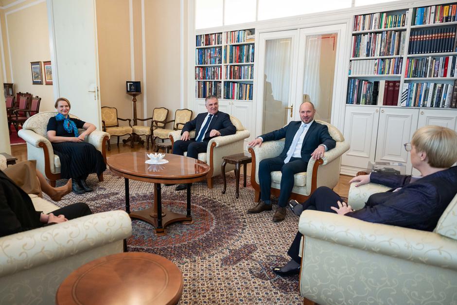 Tina Bregant Marko Lotrič Jernej Vrtovec Nataša Pirc Musar predsedniki parlamentarnih strank pri predsednici Nataši Pirc Musar | Avtor: UPRS/Boštjan Podlogar