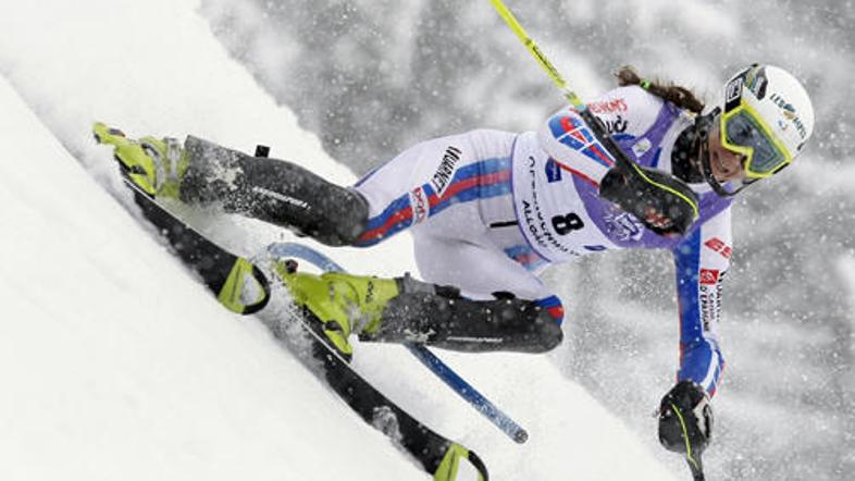 Po odstopih Lindsey Vonn in Kathrin Zettel se je zmage veselila Sandrine Aubert.