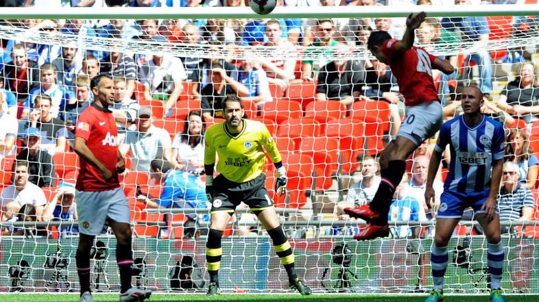 Van Persie Giggs Carson Manchester United Wigan Athletic Community Shield superp