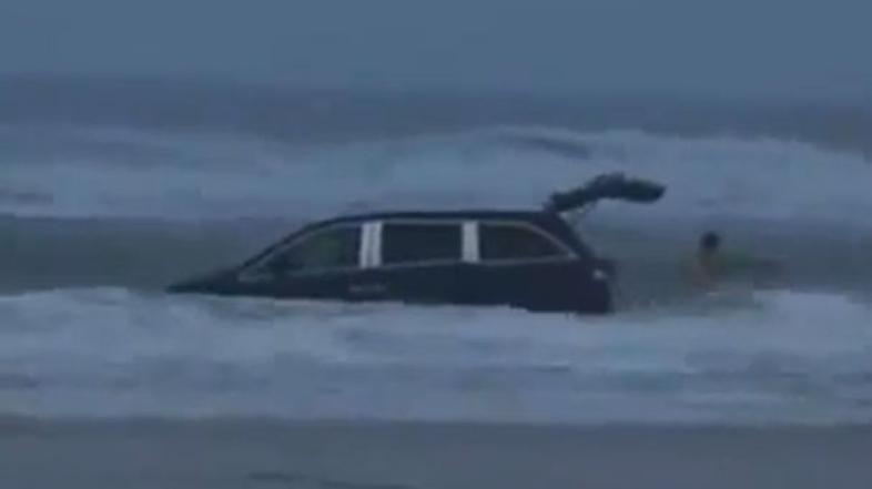 Z avtomobilom v morje