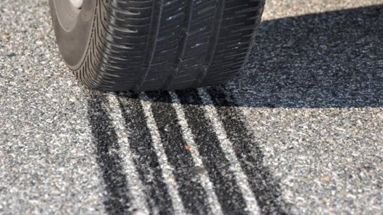 zaviranje, guma, pnevmatika