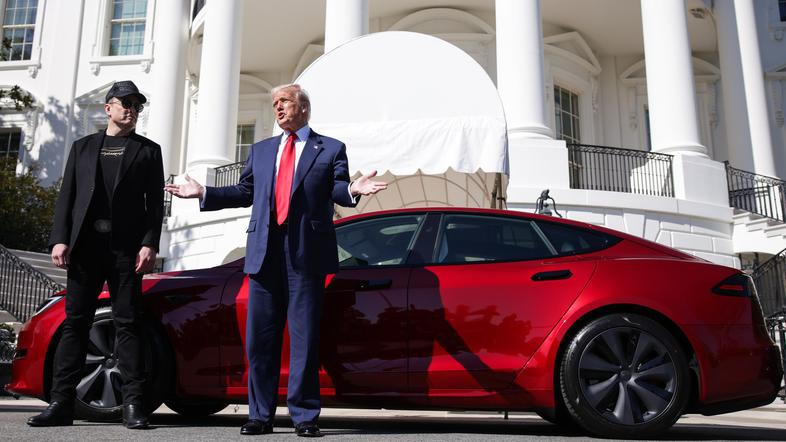 Donald Trump in Tesla in Elon Musk
