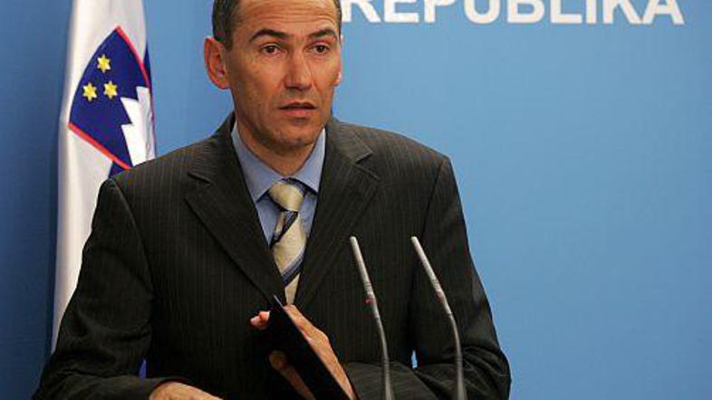 Kot pravijo v Laškem, premier Janez Janša pivovarno krivi, da mu ni uspelo posta