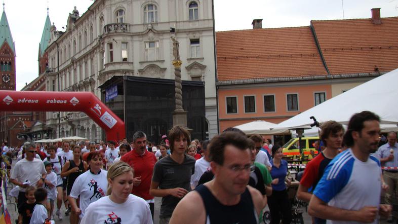 Prvih tisoč udeležencev prejme spominsko majico, pripravljajo tudi športno tržni