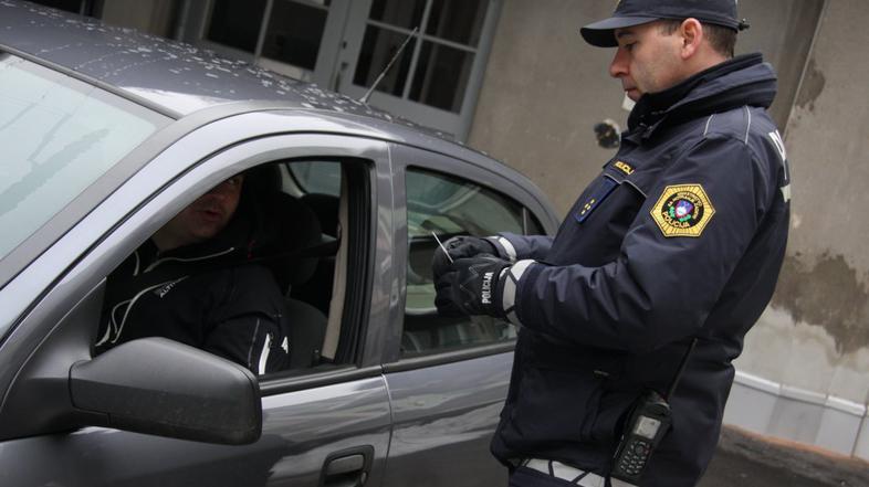 Nova uniforma policistov