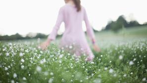 rože, polje, deklica