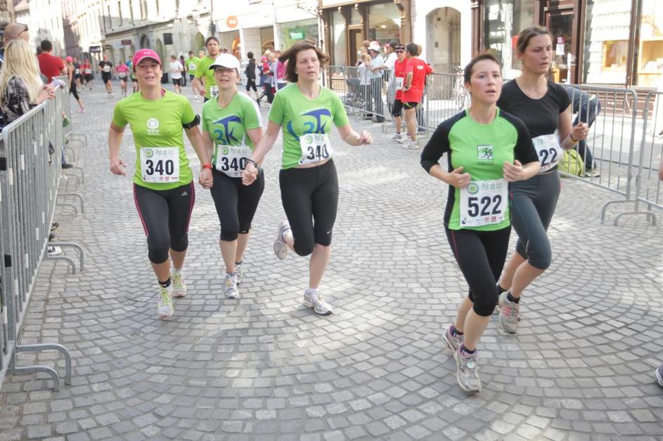 Če želite visokoresolucijsko fotografijo, nam pošljite elektronsko sporočilo na 