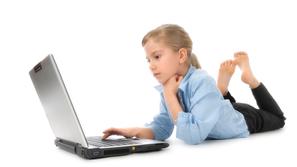 deklica, računalnik, interet