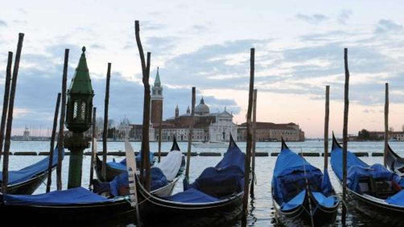 118 otokov, ki si bolj zaslužijo ime otočki, leži v močvirni Beneški laguni.