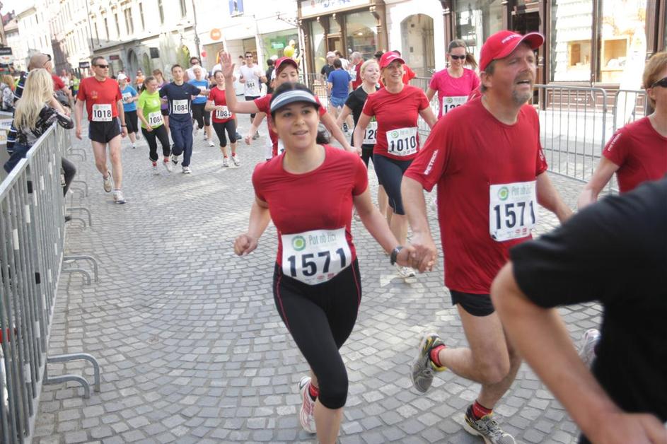 Če želite visokoresolucijsko fotografijo, nam pošljite elektronsko sporočilo na 