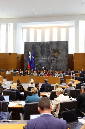 Državni zbor, poslanci