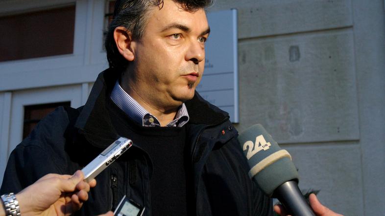 “Ne samo da pokvarjene luči kazijo podobo mesta, tudi za sprehajalce je neprijet