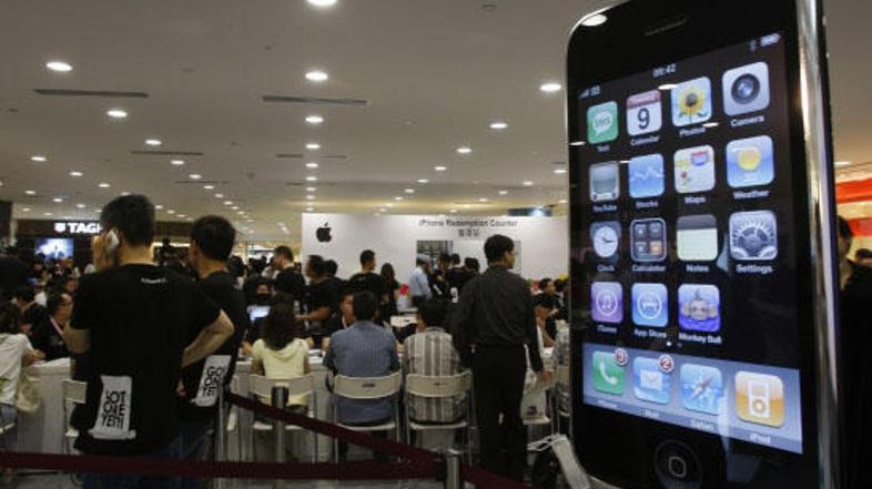 Apple je napovedal posodobitev programske opreme iPhonov.