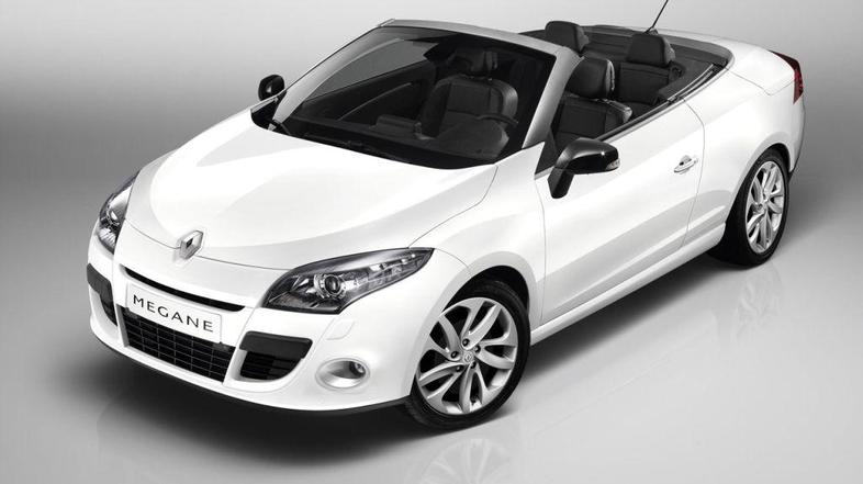 Prostornina prtljažnega prostora renault megana CC je 417 litrov, oziroma 211 li