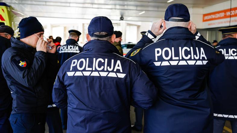 slovenska policija, policisti, uniforme