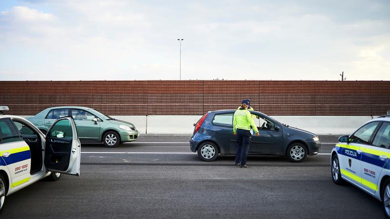 policija Slovenija zaščitne maske