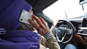 Telefon in vožnja, telefoniranje med vožnjo