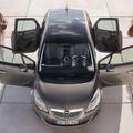 Največja novost pri novi opel merivi so zadnja potniška vrata, ki se odpirajo v 