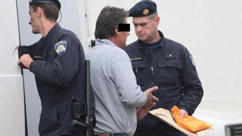 Osumljeni je na sodišču zanikal vse obtožbe.