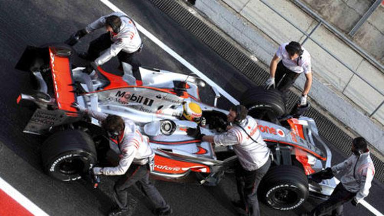 Zaradi rivalstva z Alonsom je moral Hamilton poslušati rasistične žaljivke.