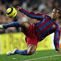 Ronaldinho bo trike še naprej izvajal pri Barceloni.