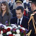 Francoski predsednik Sarkozy med polaganjem venca na grob nekdanjega francoskega