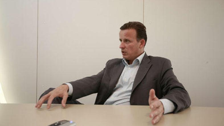 Bojan Šrot je novinarko obtožil, da celoten prispevek, ki ga je objavila, temelj