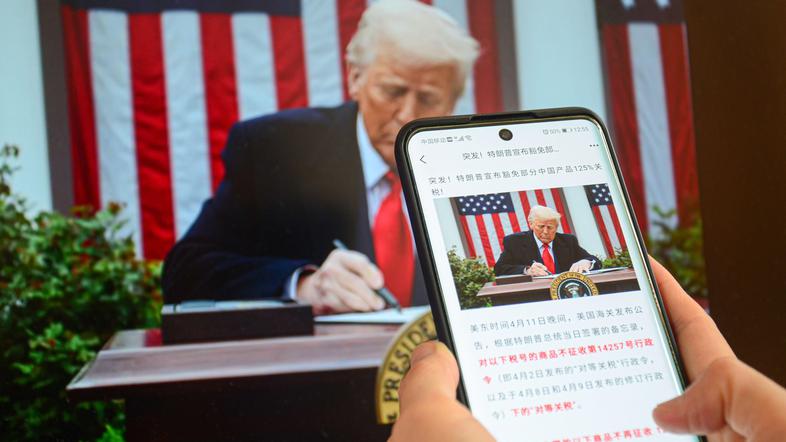 Trump podpisuje ukaz o carinah