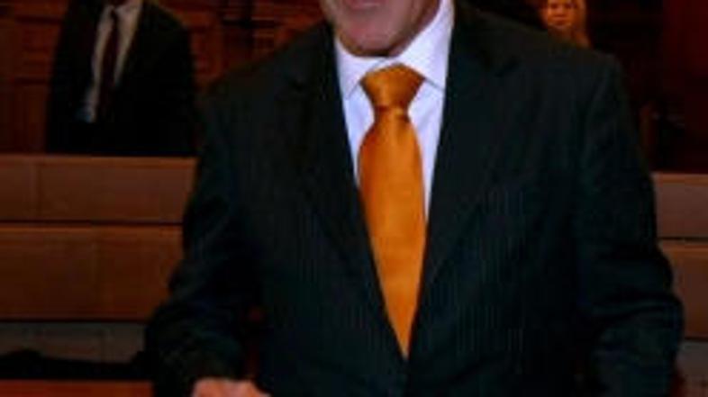 "Uprava, ki je prišla za nami, je za pogodbe s SAS Groupom vedela," je poudaril 