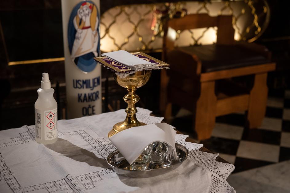 Cerkev maša kristjani