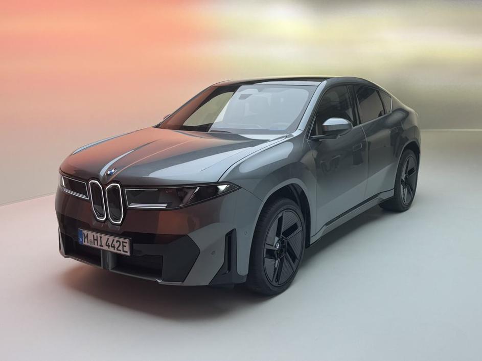 BMW iX4