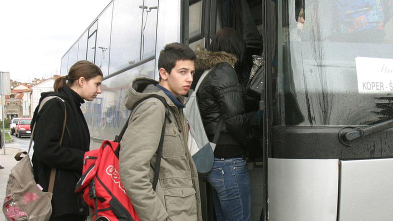 Stret Tour, prevozniško podjetje s sedežem v Luciji, najema upokojene voznike tu