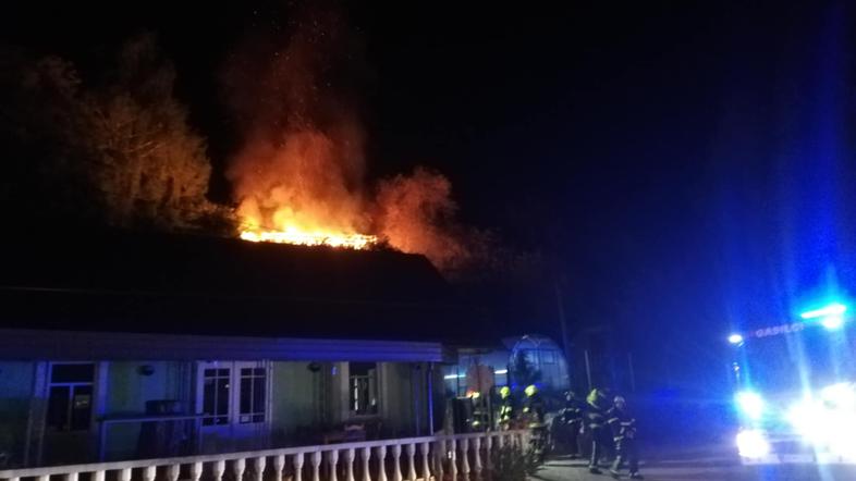 Požar, gasilci na delu